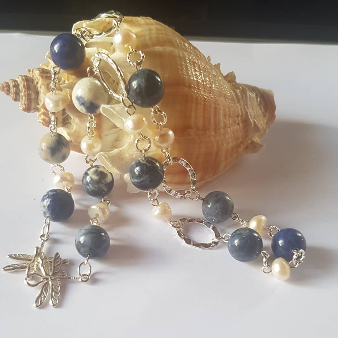 Sodalite and pearl choker necklace